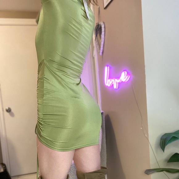 Green mini dress with string ruffle design (NEW) - Picture 3 of 4